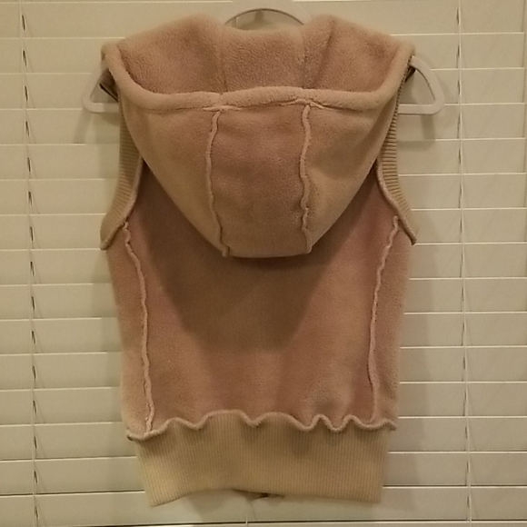 Teddy Vest with Hood 🐻 - Picture 4 of 7